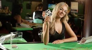 Antarmuka aplikasi 11tbet Togel 3D menampilkan pilihan permainan dan hasil undian terbaru